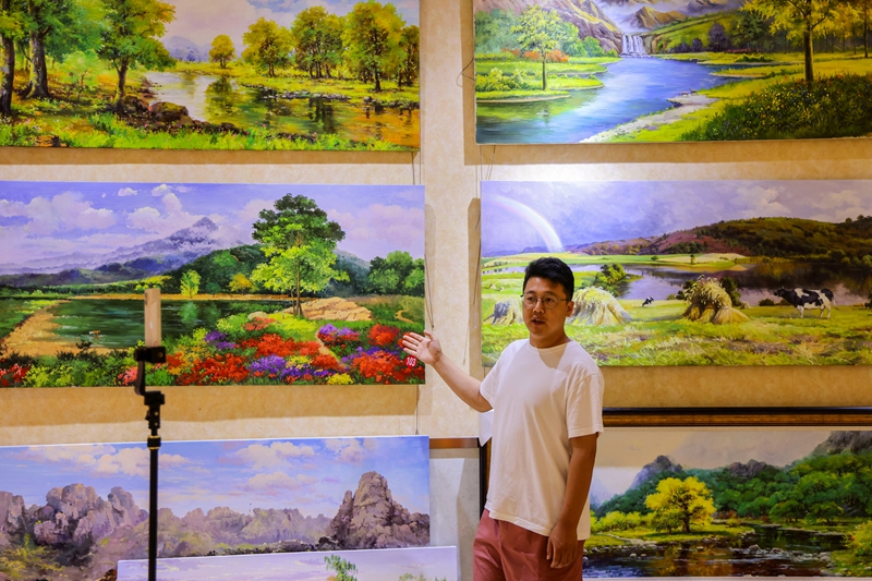 大泥溝頭村在鄉村振興中獨辟蹊徑發展油畫產業，迅速蝶變為畫家村和油畫村。