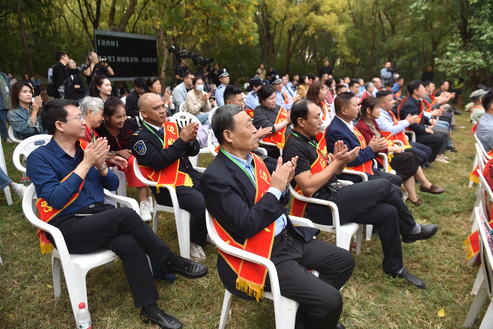 近年來，濟南涌現出一大批道德模范、身邊好人等公民道德先進典型，在平凡之中鑄就偉大，掀起了一輪又一輪“關注好人、關心好人、學習好人、爭當好人”的熱潮，濟南“好人文化”蔚然成風。