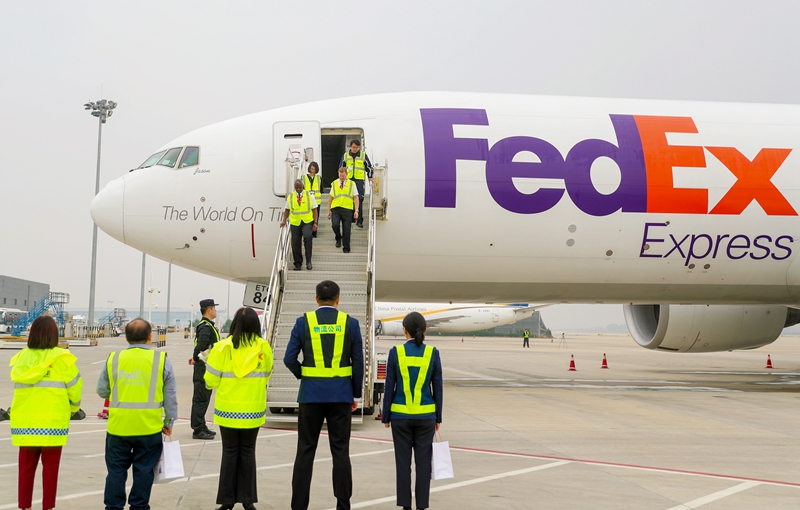 據悉，全面升級的國際貨運航線從青島膠東國際機場起飛，經停日本大阪，終達美國田納西州的孟菲斯超級轉運中心。